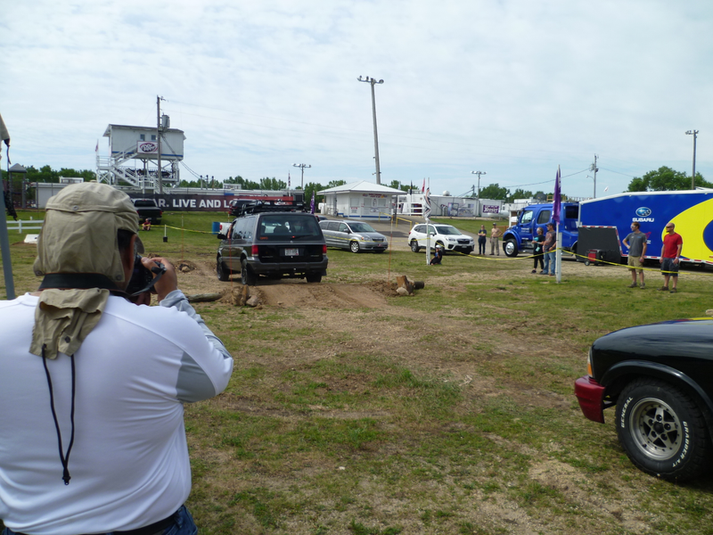 Illustration for article titled Flatfest 2019, a day of fun with the family, the minivan succeeds at shaming Subarus on the Overland course. (Afternoon repost)